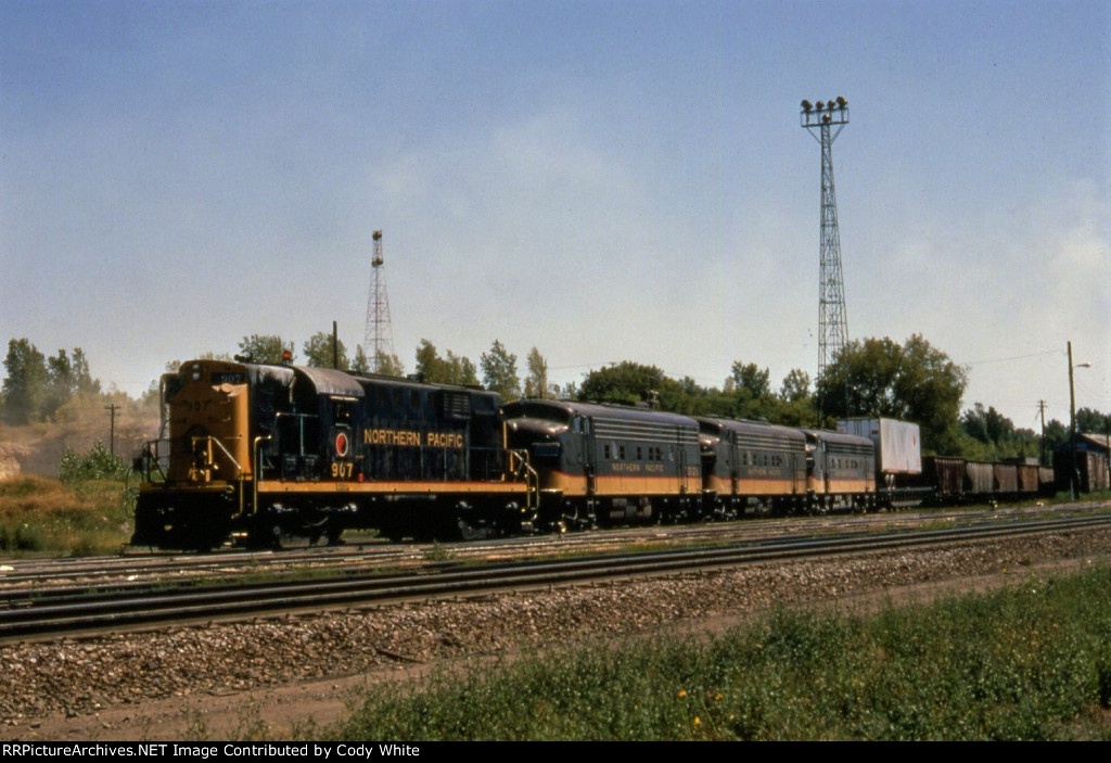 Northern Pacific RS11 907